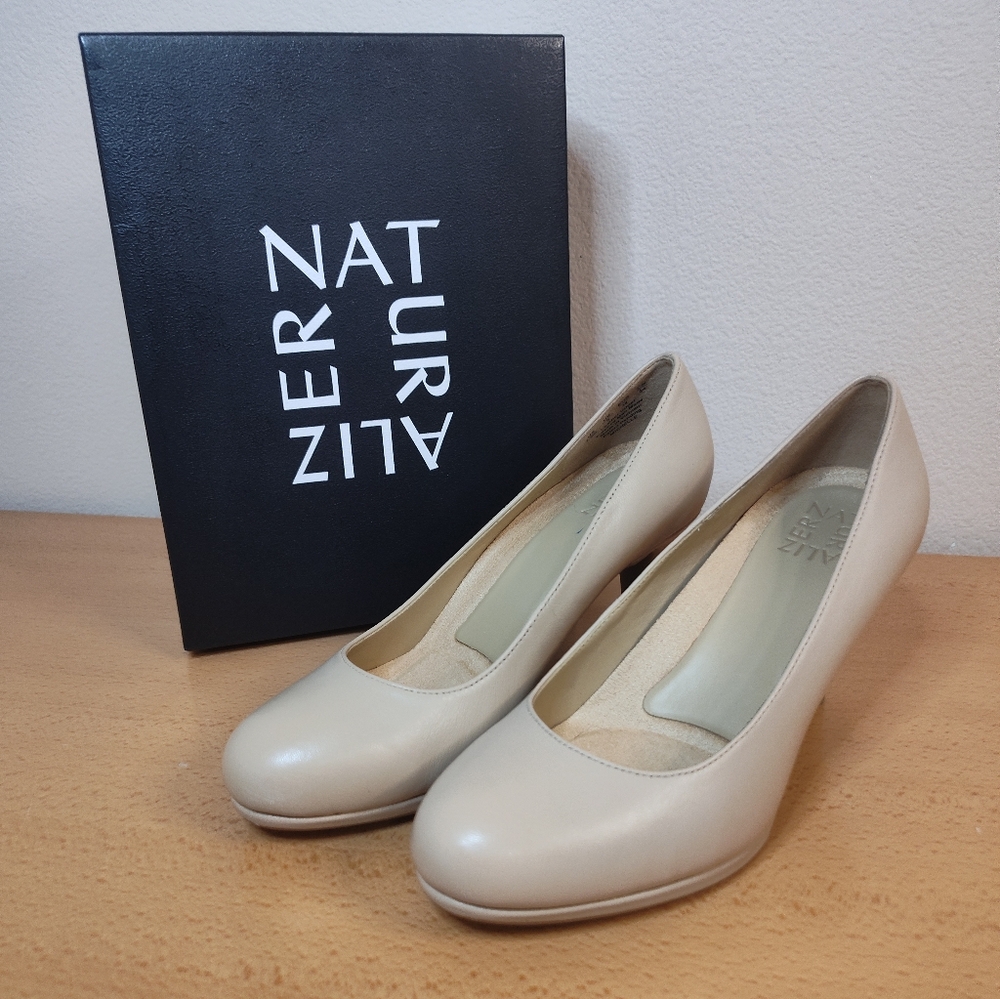 Naturalizer MICHELLE, Tender Taupe Heels